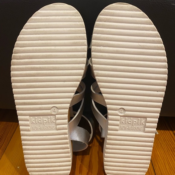 Girls Kidpik Strapy Silver Sandals - Picture 4 of 6